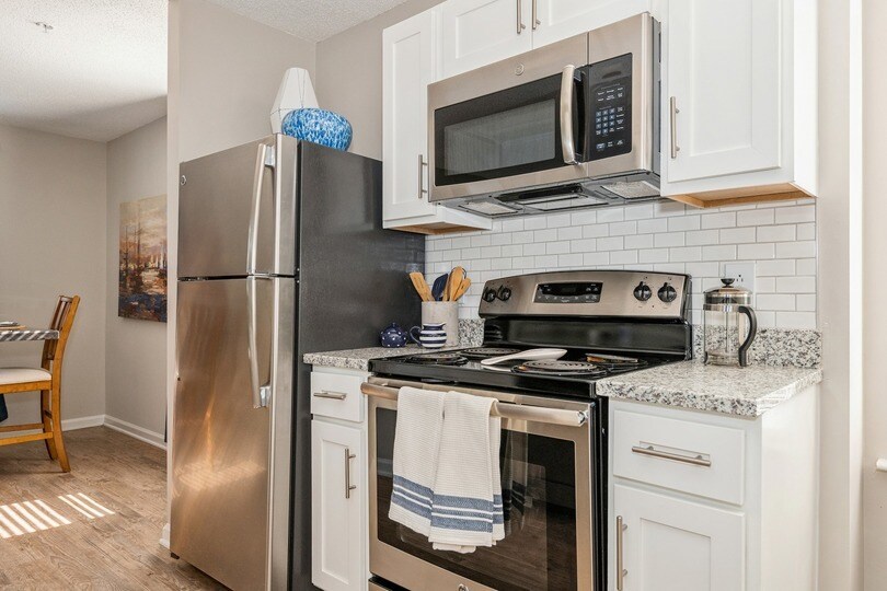 ReNew Marina Shores Apartments in Virginia Beach, VA