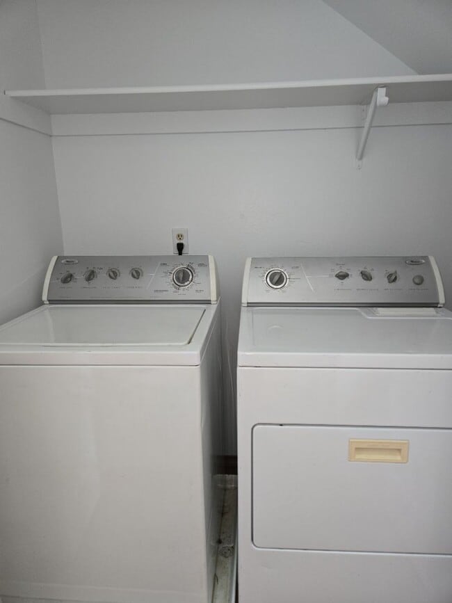 Building Photo - Charming 3-Bedroom, 2-Bath Townhouse for Rent in Ashland!