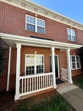 Building Photo - 917 Shearer St