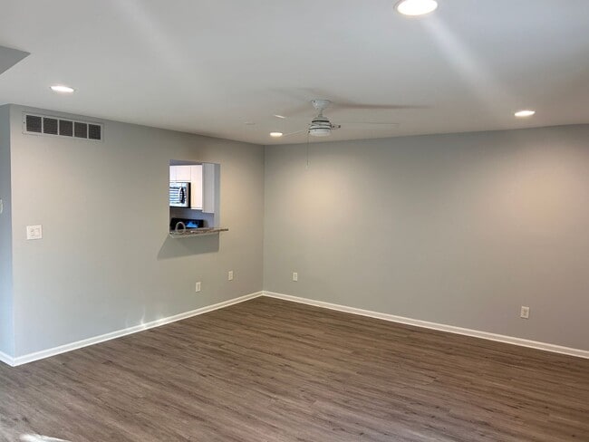 Building Photo - 2 bed 2 bath Townhouse in Woodmill