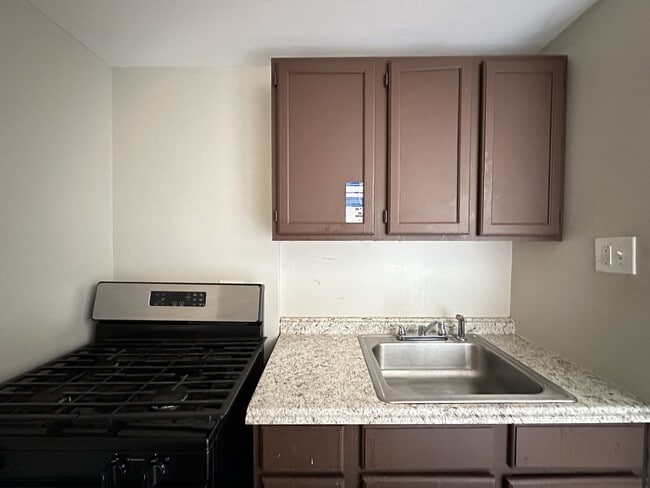 Building Photo - 6710 S Claremont Ave