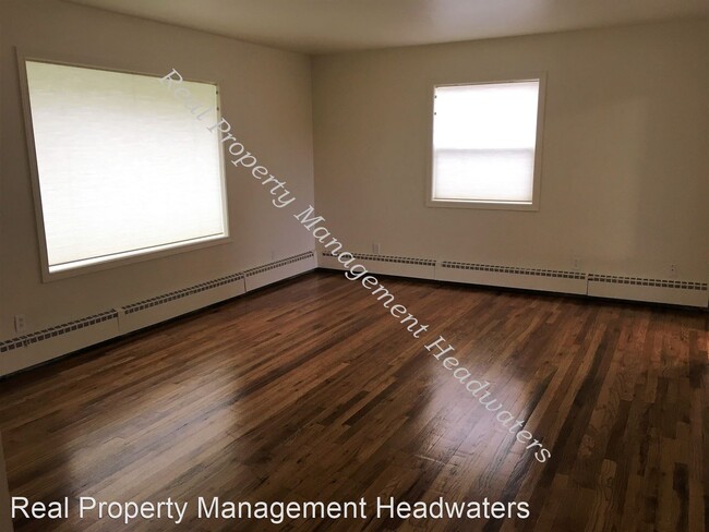 Building Photo - 3 br, 1.5 bath House - 820 E. Broadway