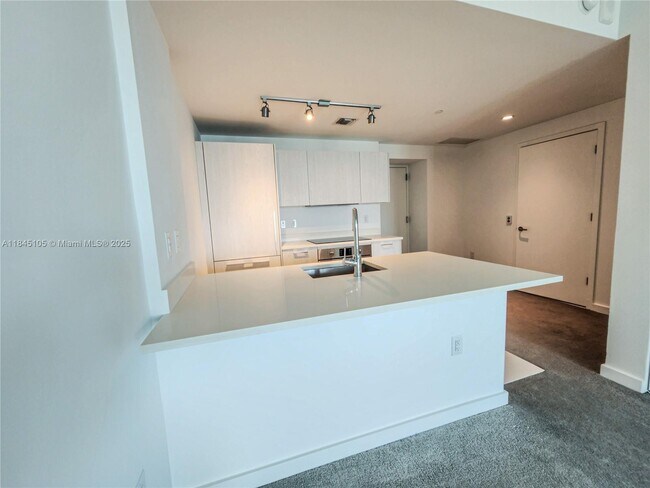 Foto del edificio - 501 NE 31st St