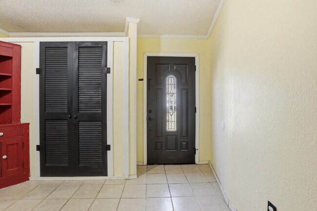 Foto del edificio - 1328 Hazelwood Dr