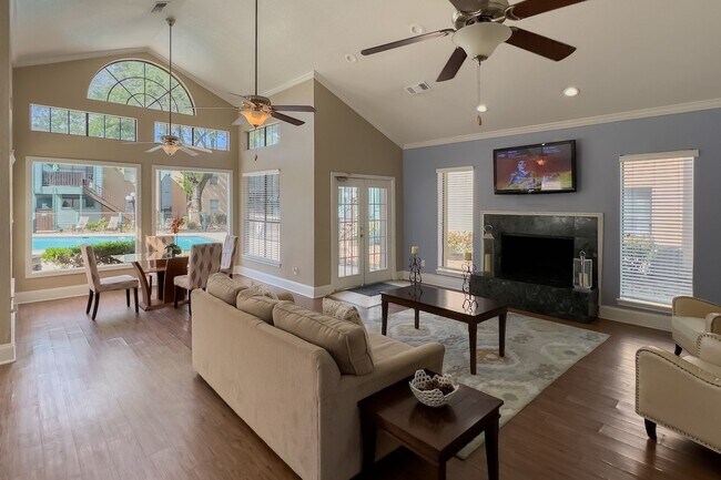 Foto del edificio - Waters at Westchase Apartments