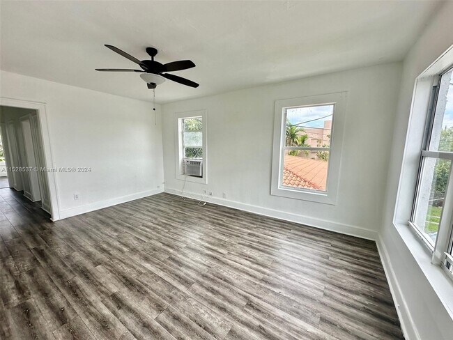 Building Photo - 2369 NW Flagler Terrace