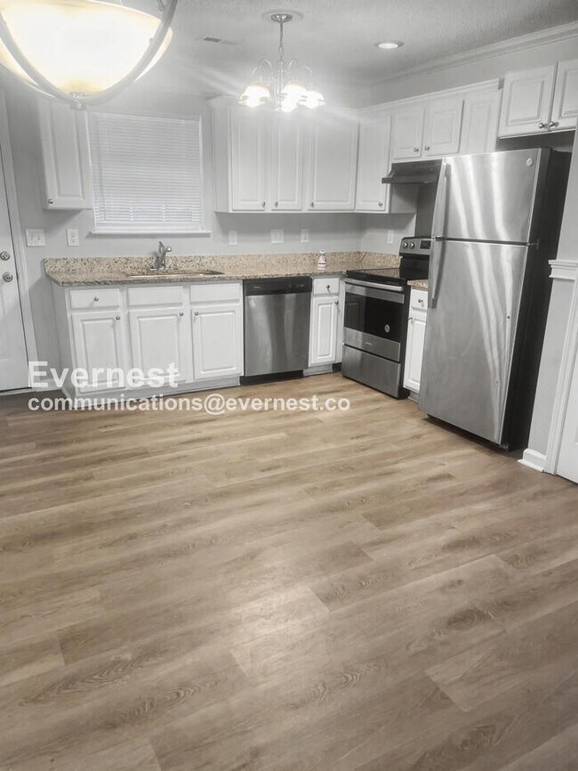 Foto del edificio - 3 Bed, 2 Bath Home with Off-Street Parking / Pet-Friendly / Vouchers Accepted / Available Now!