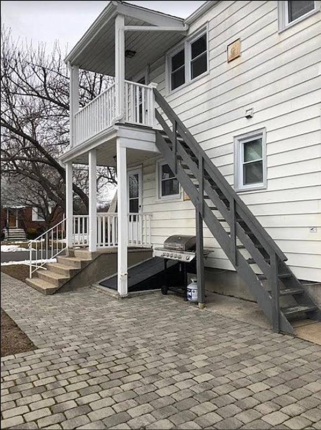 Building Photo - 77 Renchy St
