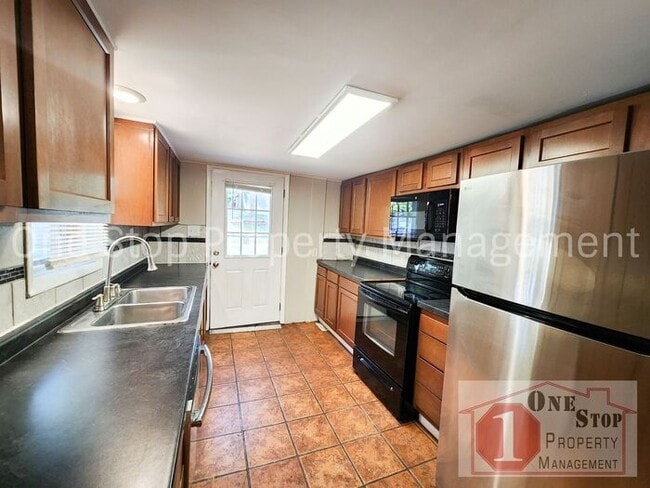 Building Photo - Come See this Charming 2-bedroom, 1-bath H...