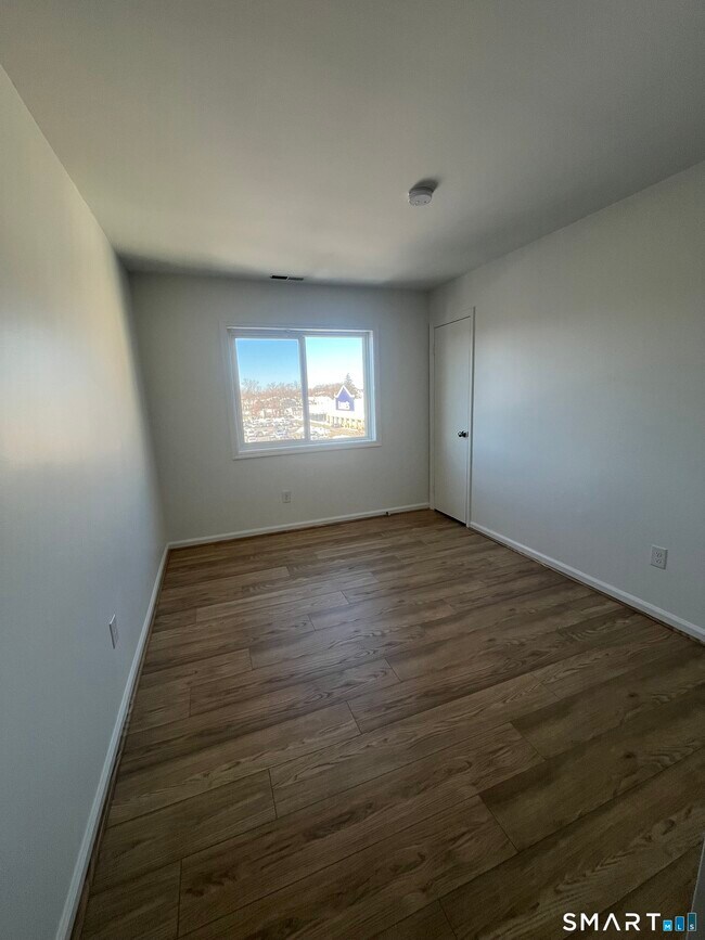 Building Photo - 31 Stuart Ave