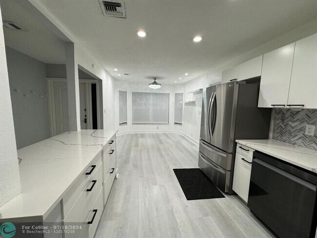 Building Photo - 3870 Amalfi Dr