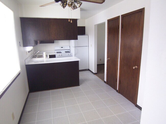 Foto del edificio - 5858 N Lovers Lane Rd