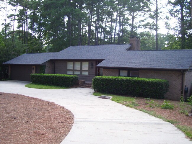 Building Photo - 124 Pine Ridge Dr