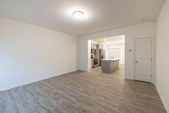Building Photo - 2 Bedroom 2.5 ba  Townhome in Lowell (Minu...
