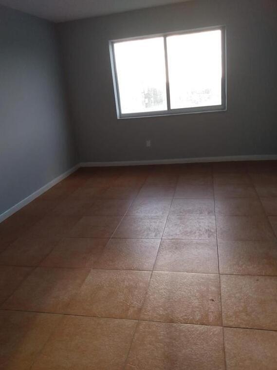 Foto del edificio - 8001 Crespi Blvd