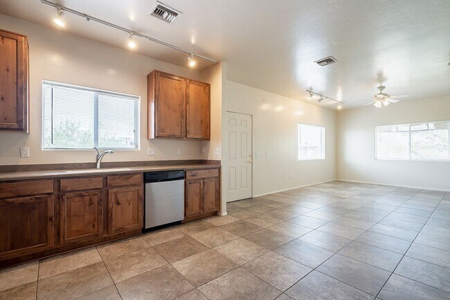 Foto del edificio - 638-642 E. Lester St.