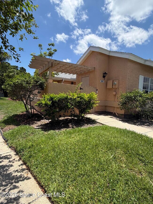 Foto del edificio - 1440 Malibu Cir NE