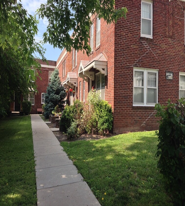 Primary Photo - 3307 Dewey Ave