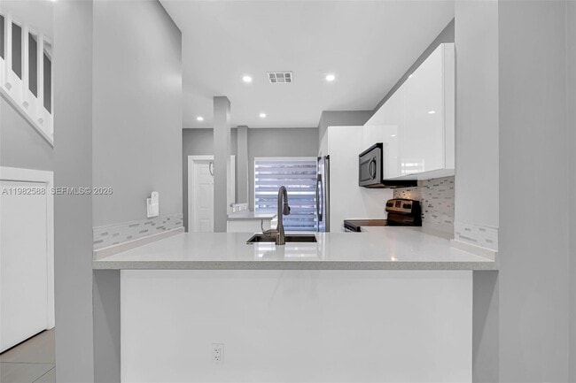 Building Photo - 358 SW 122nd Ave