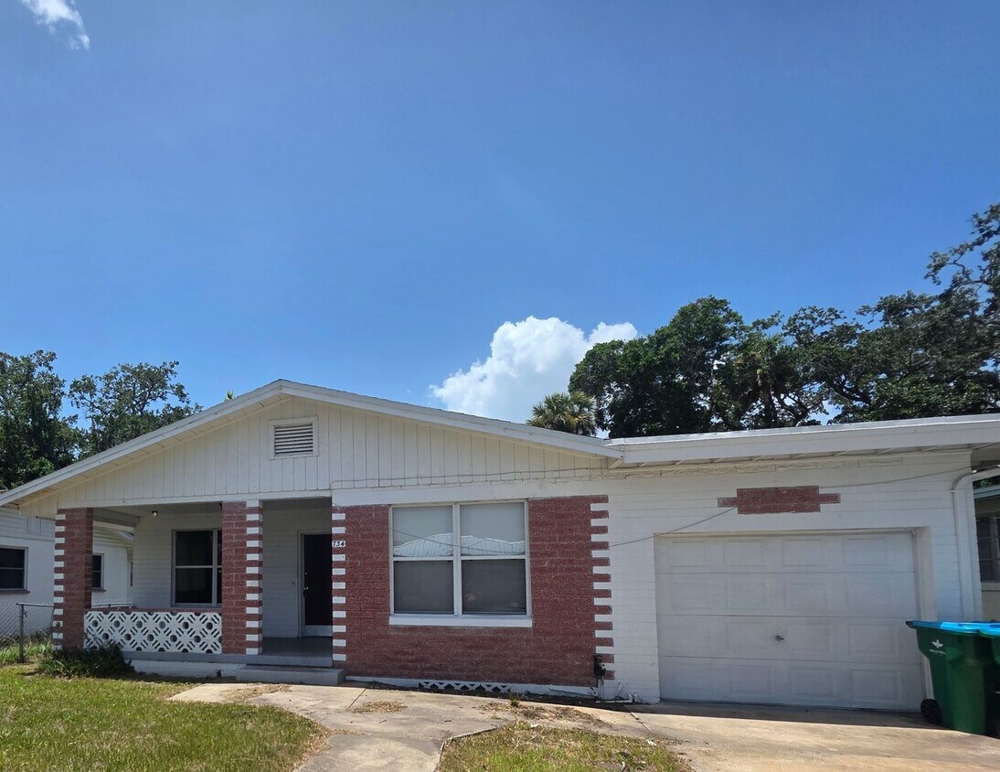Primary Photo - ** COMING SOON ** 3 bedroom 2 Bath Single ...