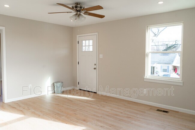 Building Photo - 607 Hillview Rd