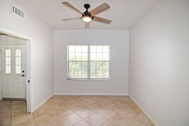 Building Photo - 1000 San Lino Cir