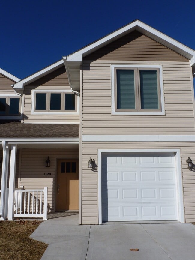 Building Photo - 1120 S Pine St