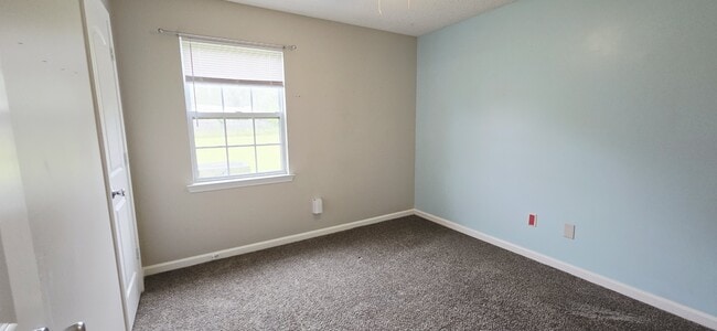 Building Photo - 930 Poppleton Dr