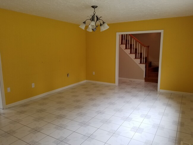 Building Photo - 85 Pond St