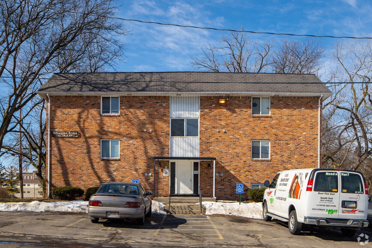 Arlington Arms Apartments in Toledo, OH