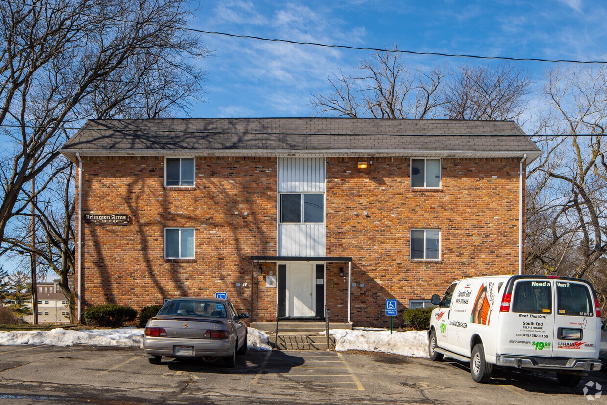 Arlington Arms Apartments in Toledo, OH