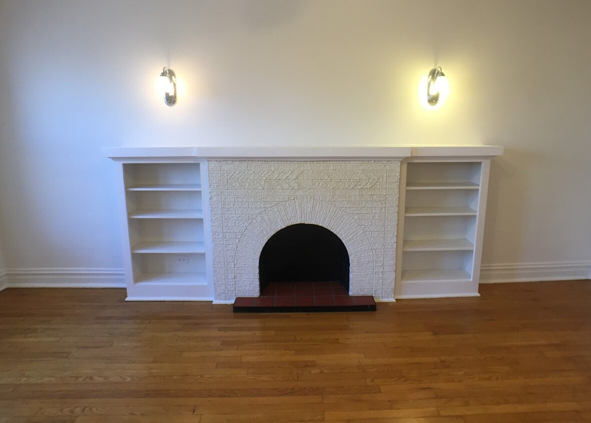 Primary Photo - 3025 W Addison St