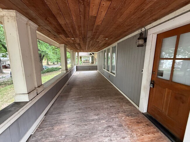 Foto del edificio - Charming For Lease Opportunity in Historic Carlton Place!