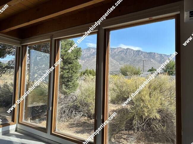 Building Photo - North Albuquerque Acres