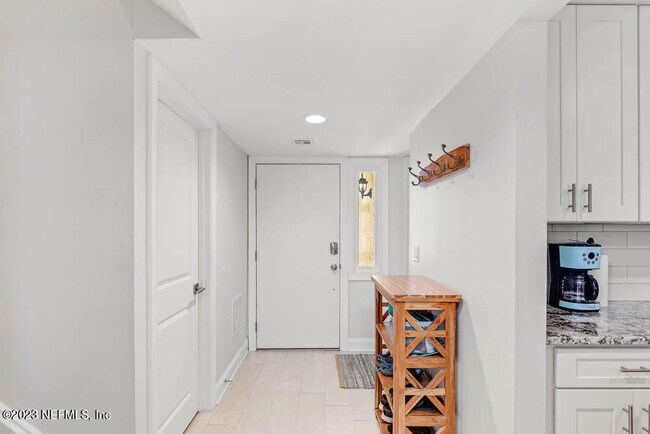 Foto del edificio - 10 Cove Rd