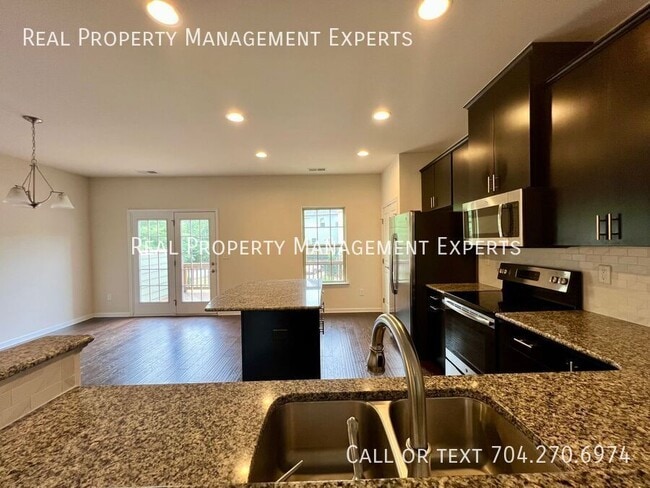 Building Photo - 4019 Zilker Park Dr