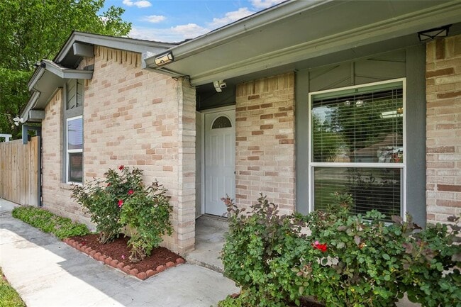 Building Photo - 12718 Summer Mill Dr