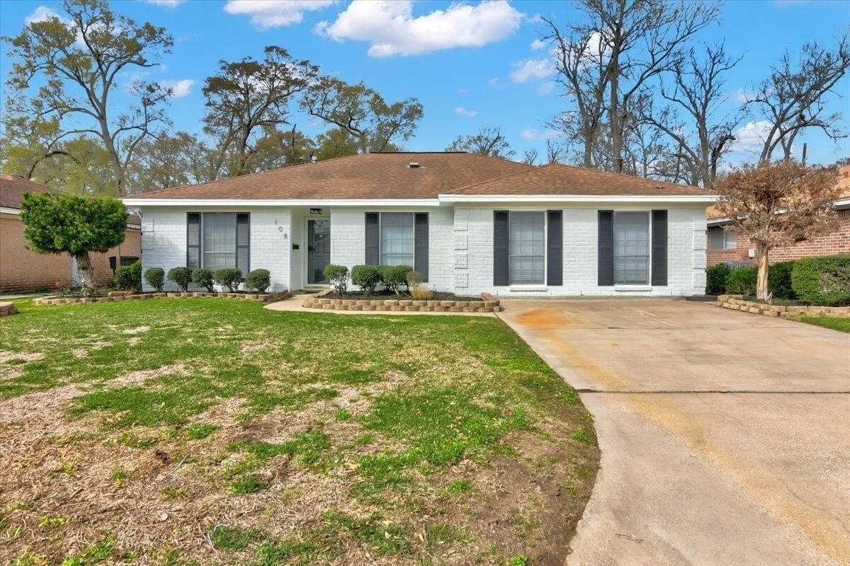 Primary Photo - 108 Sparrow Way