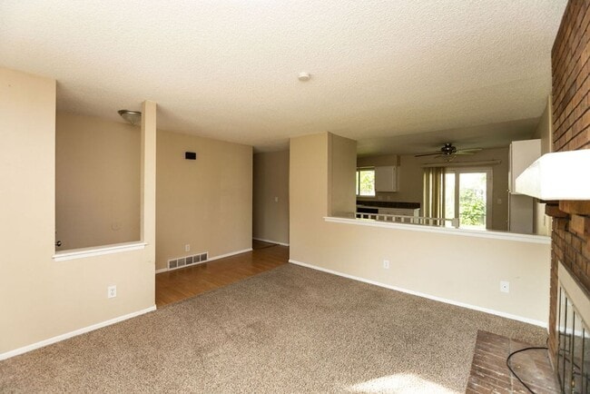 Building Photo - Great 4 bedroom Ranch style home!