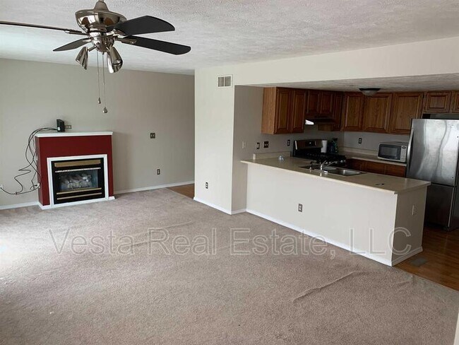 Building Photo - 1004 Doral Dr