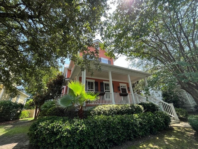 Building Photo - Beautiful custom Daniel Island home!