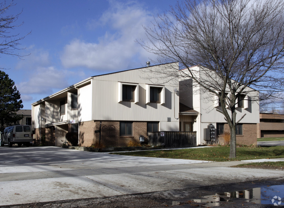 Primary Photo - 16411 W 12 Mile Rd