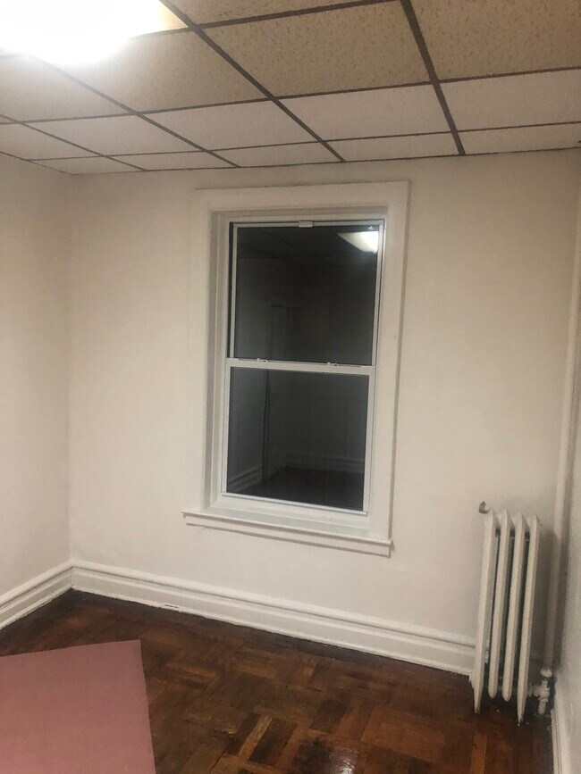 Foto del edificio - 1590 E 22nd St