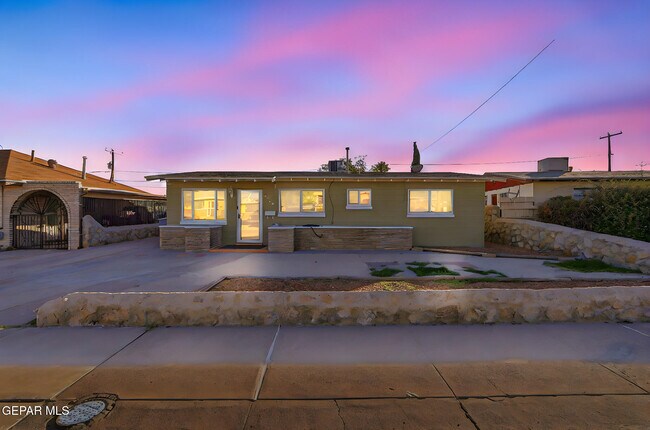 Foto del edificio - 6116 Navajo Ave