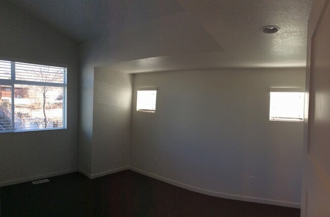 Building Photo - 168 S Hwy 89