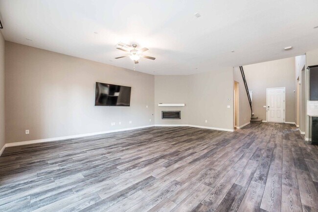 Building Photo - A stunning 4 Bedroom home nestled in the prestigious community in Henderson!
