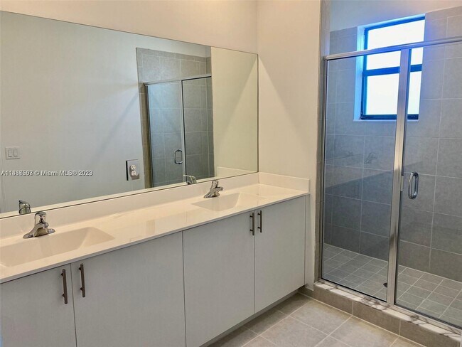 Building Photo - 28509 SW 134th Ave