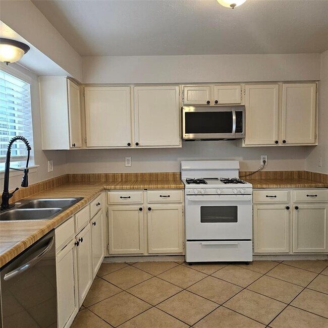 Foto del edificio - 23219 Briarcreek Blvd