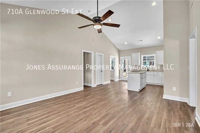 Foto del edificio - 710A Glenwood St Ext-