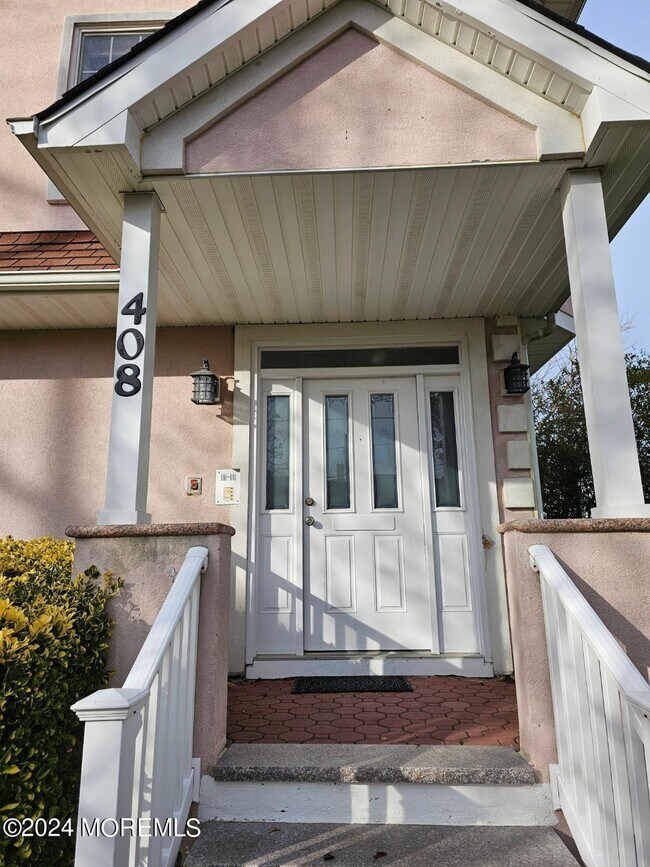 Building Photo - 408 2nd Ave